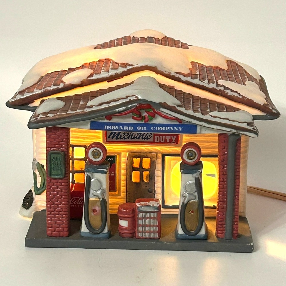 Coca-Cola Town Square Collection Howard Oil Company Gas Station 1991 Lighted